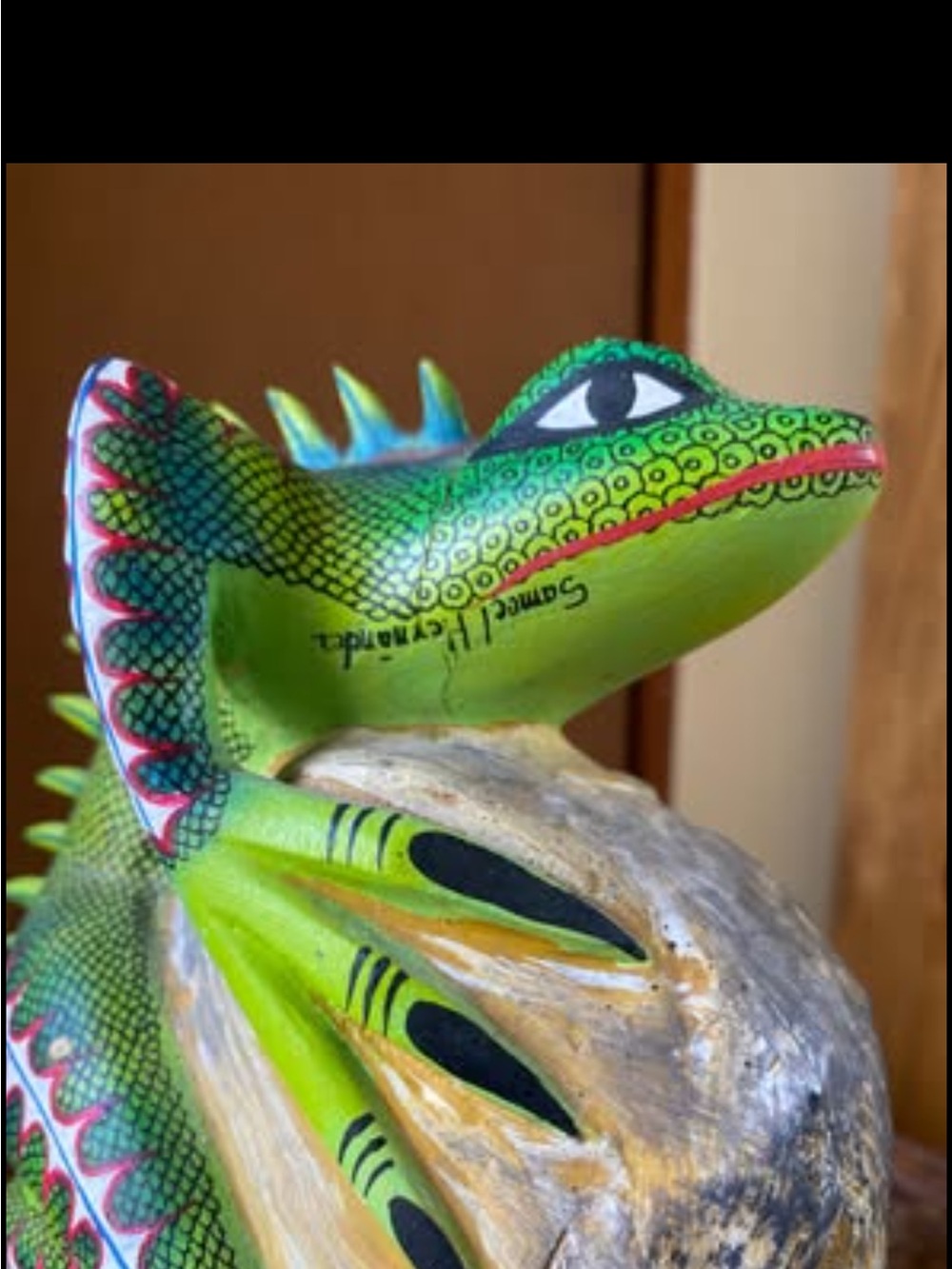 Handcrafted Green Iguana Reptile Figurine - Picture 2 of 6